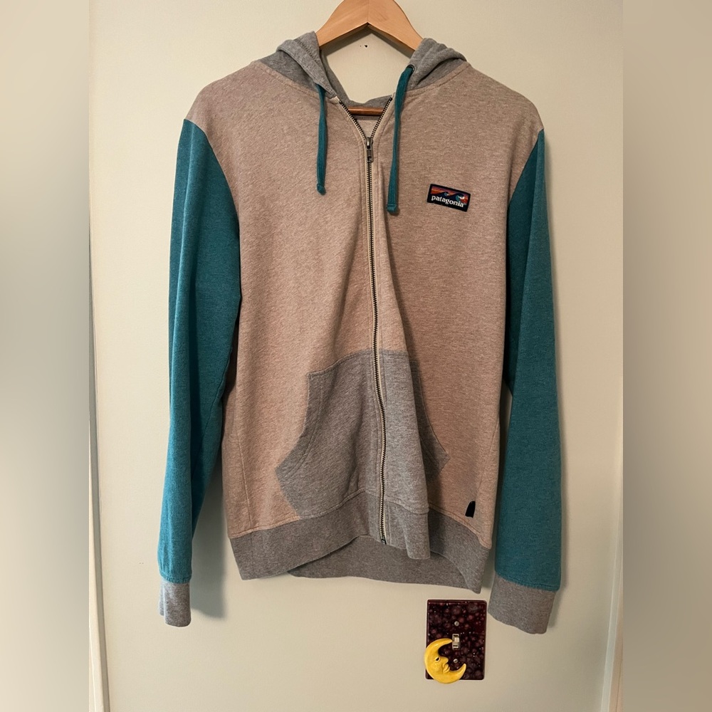 Patagonia women’s zip up hoodie, size L